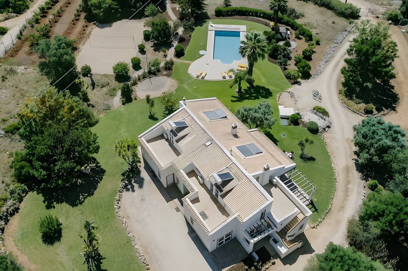 Magnólia – Villa privada com piscina aquecida, spa e vista natureza - perto da praia e golfe in Mexilhoeira Grande, Distrito de Faro