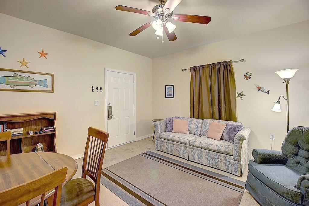 Fantastisches Haus mit einem Gemeinschaftspool mitten im Herzen von Port Aransas! in Port Aransas, Mustang Island