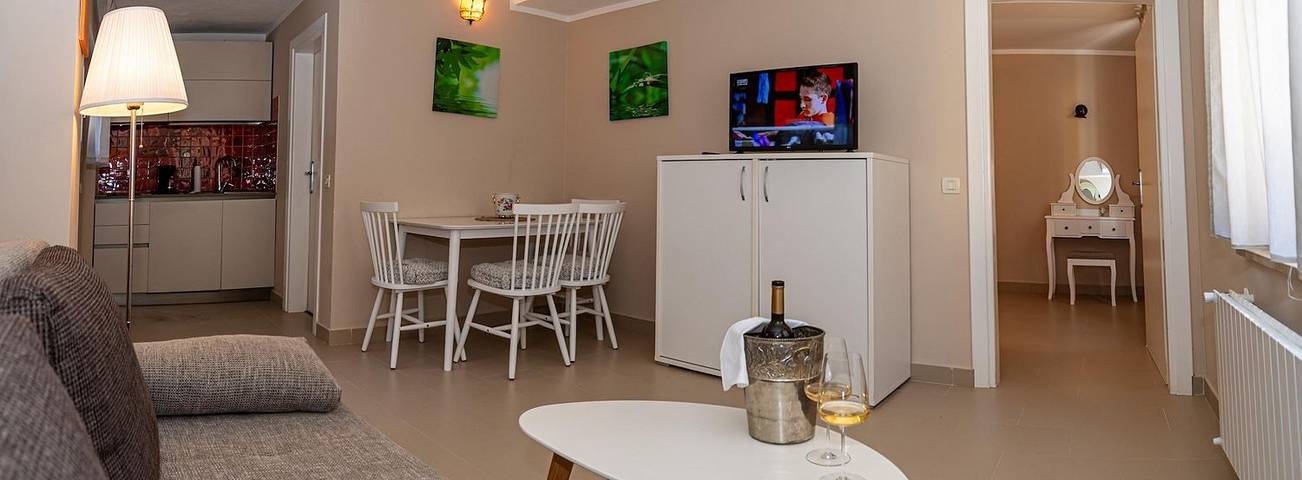 Entire apartment, Atemberaubendes Apartment direkt an der blauen, kristallklaren Adria in Rovinj in Rovinj (Istria), Borik
