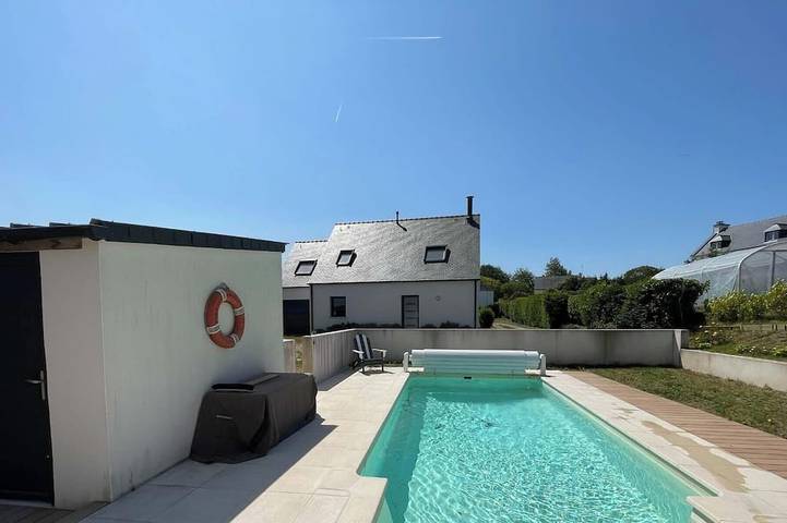 Chalet pour 10 personnes, avec piscine ainsi que terrasse et jardin, animaux acceptés