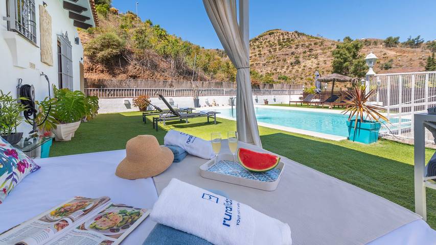 Villa für 6 Personen, mit Balkon/Terrasse und Pool in Torrox - 2