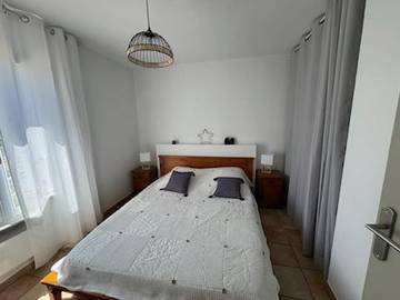Gîte pour 4 personnes, avec vue et jardin à Évenos