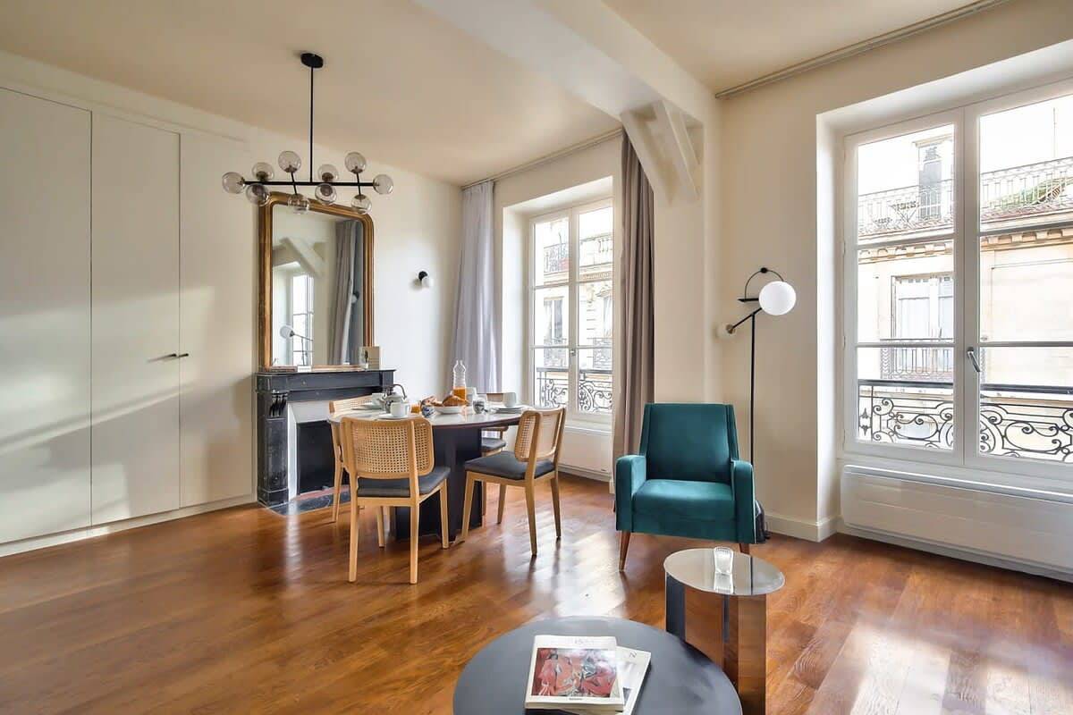 Entire apartment, The Perfect Parisian Flat Bd St-Germain - Mid Term in Paris, Ile de France