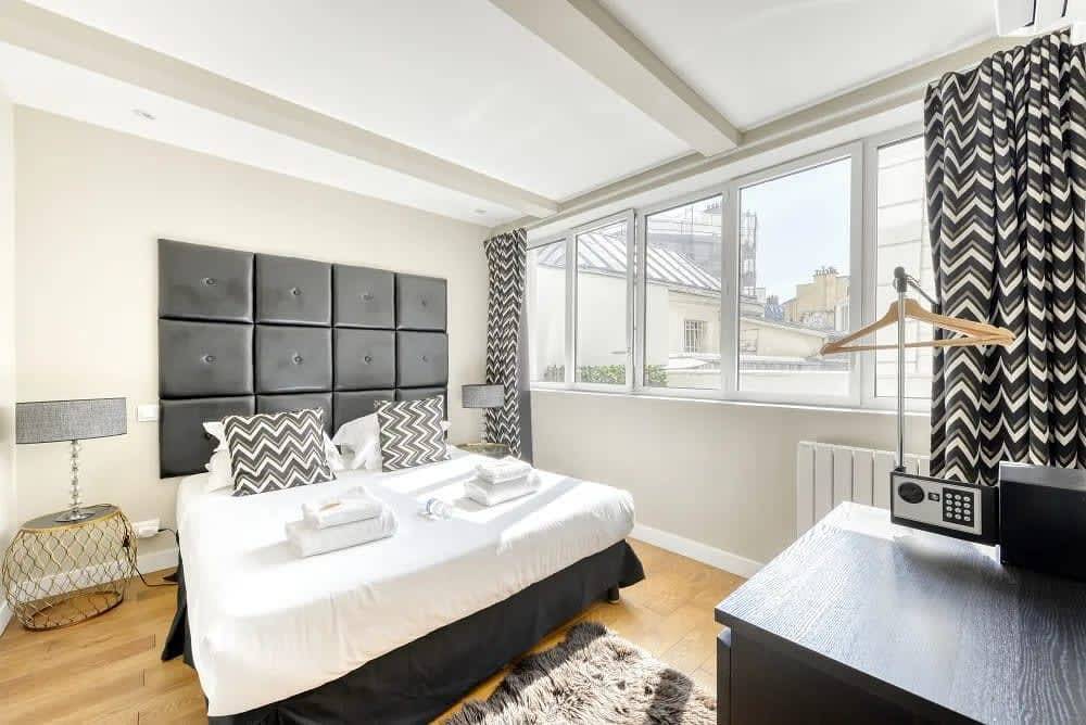 Entire apartment, Montmartre Cozy and bright 1Bd with terrace in Paris, Ile de France