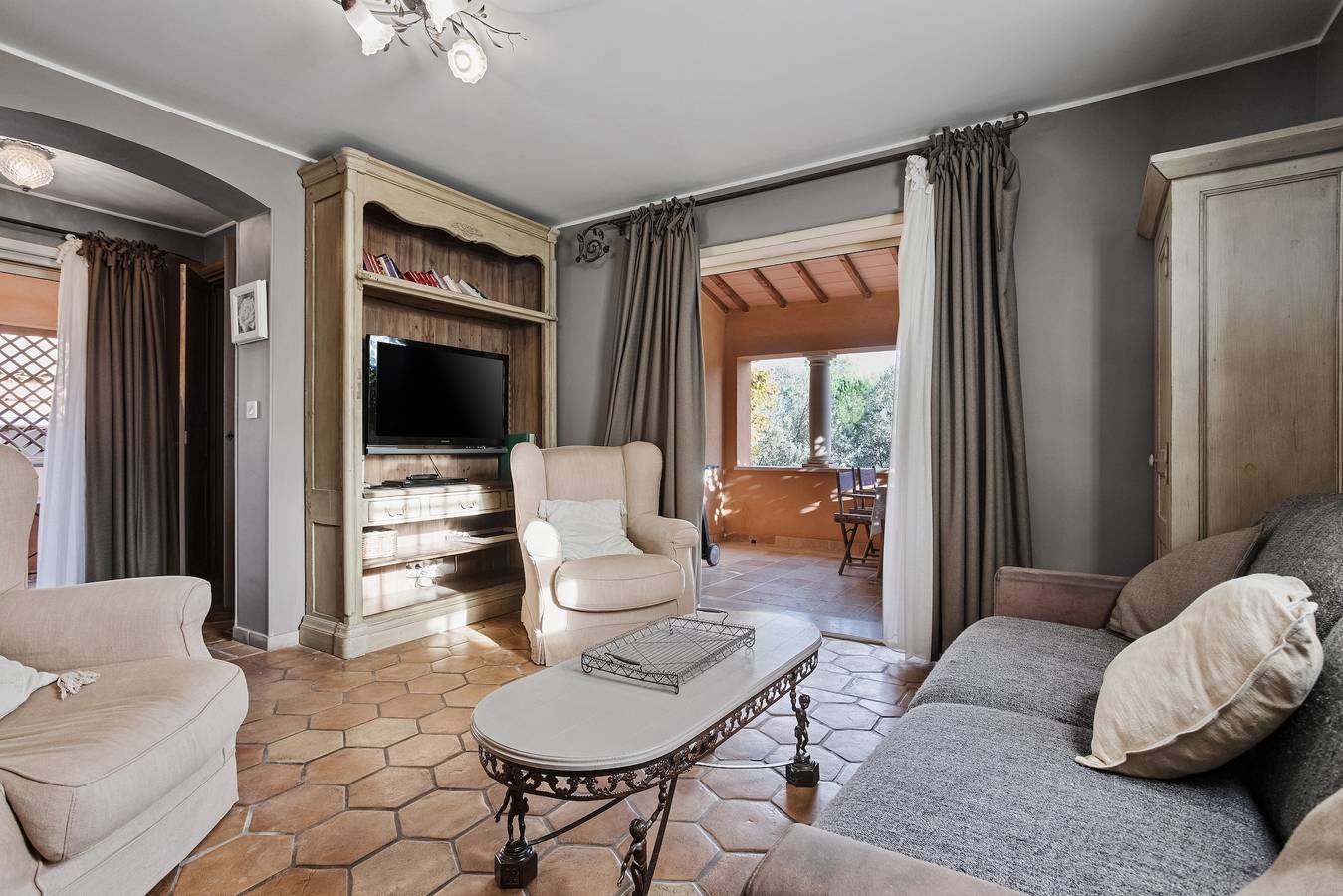 Appartement entier, Le Mas des Bouteillans « Le Patio » avec vue mer, Wi-Fi et climatisation in La Cadière-d'Azur, Côte méditerranéenne (France)