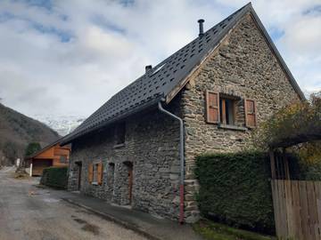 Gîte pour 6 personnes, avec jardin à Allemond