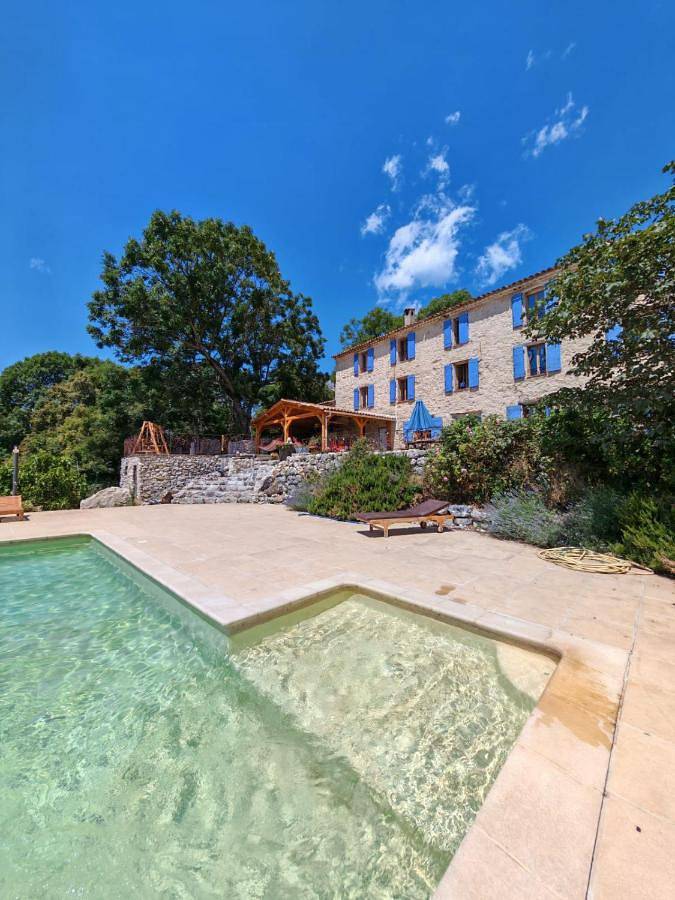 Chambre d’hôte pour 3 personnes, avec Terrasse et Jardin ainsi que Piscine et Vue