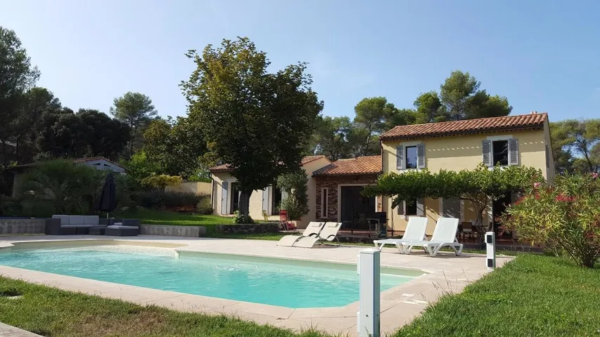 Chalet para 6 personas, con piscina y jardín - 1