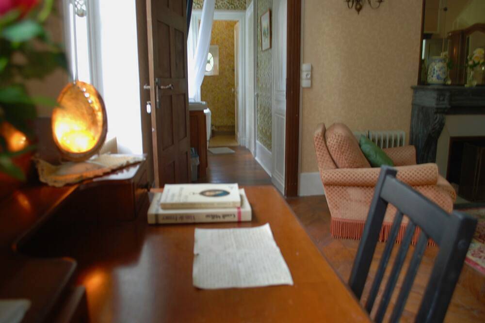 Yxie - Manoir des Arts - Chambre Yves in Villeblevin, Yonne