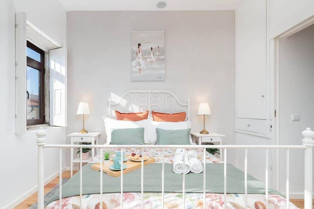 Elegant House w/ Private Terrace in Cedofeita, Porto