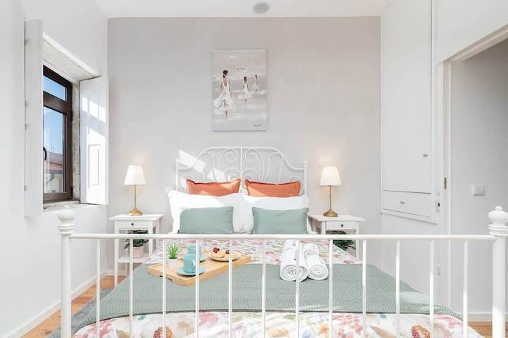 Elegant House w/ Private Terrace in Cedofeita, Porto