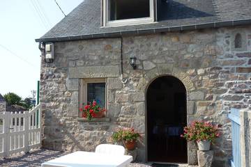 Gîte pour 2 personnes, avec jardin et terrasse à Erquy