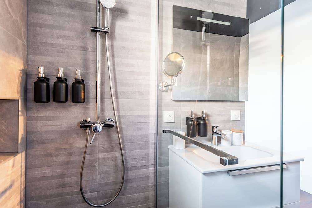 Appartement entier, Les Chants de l'Eau - Appartement de charme avec balnéothérapie 2 places in Thonon-les-Bains, Région de Thonon-les-Bains