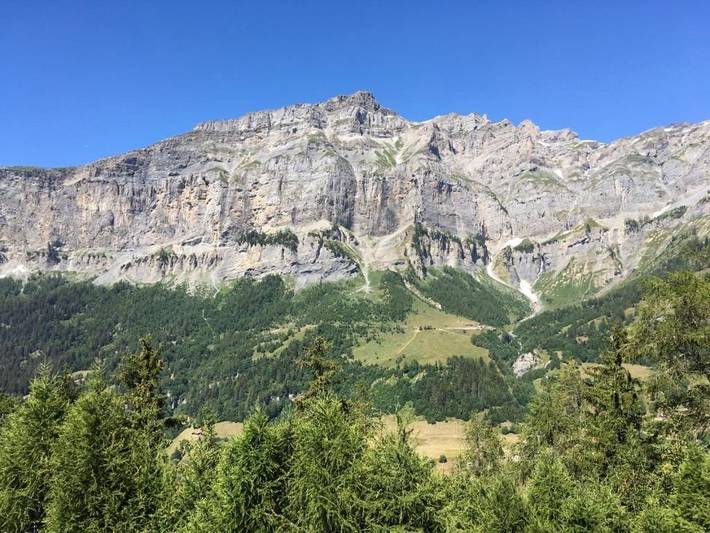 Gîte pour 6 personnes, avec terrasse ainsi que vue et jardin à Albinen - 4