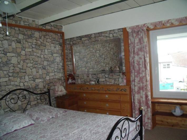 Gîte pour 3 personnes, avec terrasse ainsi que vue et jardin à Priay - 2