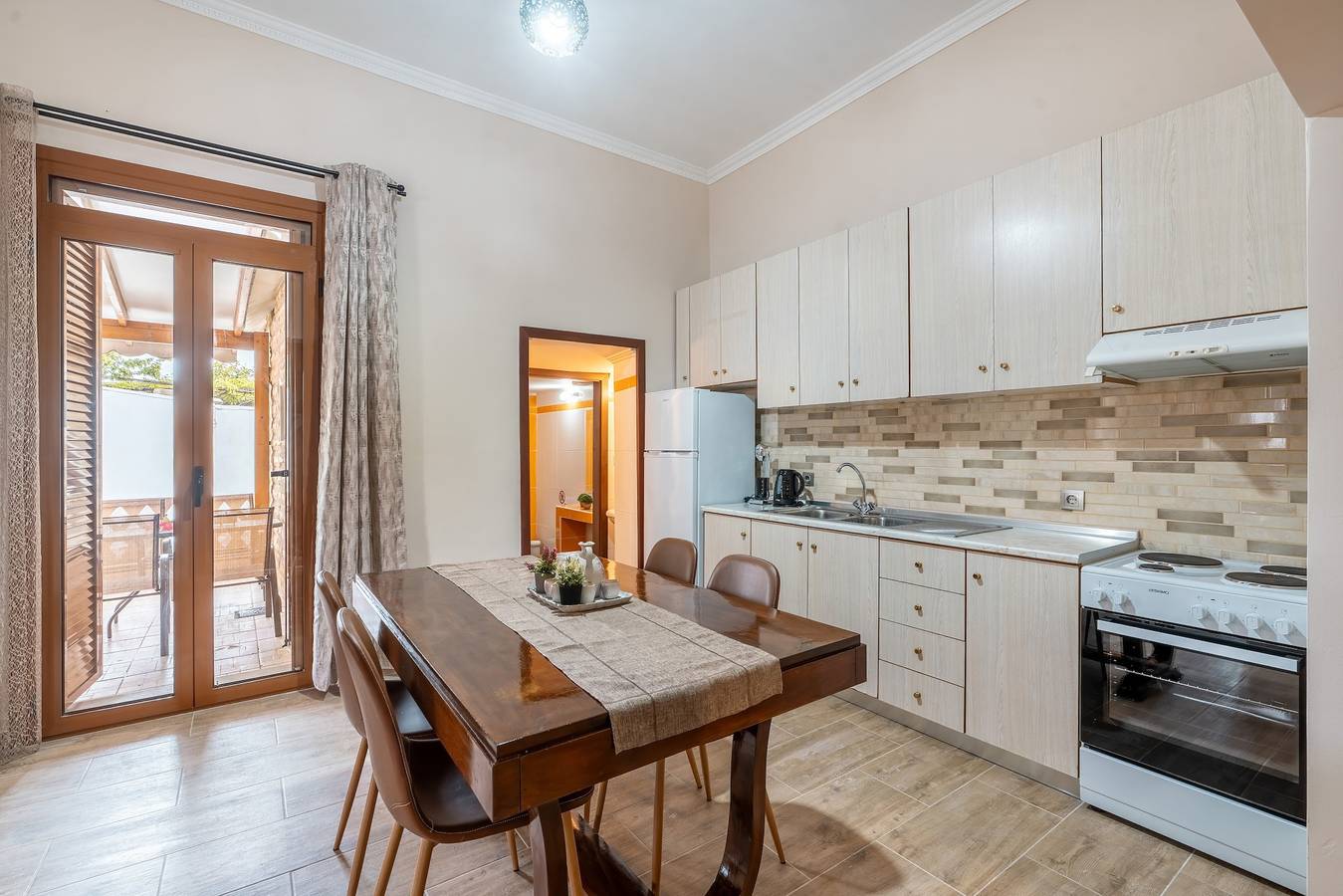 Vakantiehuis 'Absinthia Legacy' met gedeelde tuin, wifi en airconditioning, foto 6
