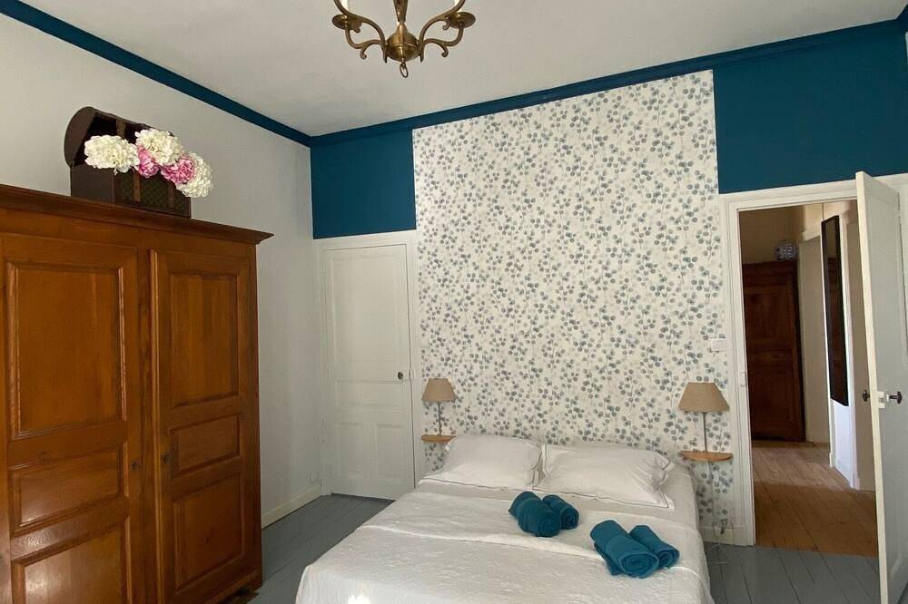 Chambre Iris - 2/3 Personnes in Bazoges-en-Pareds, Fontenay-le-Comte