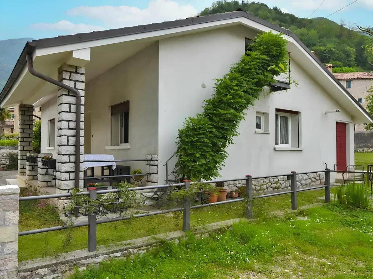 La Corte di Marga - Villa Marga con piscina condivisa e giardino privato nelle colline del Prosecco Patrimonio Unesco in Miane, Südliche Karnische Alpen