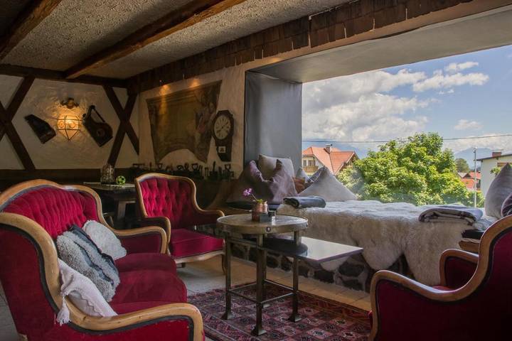 Hotel für 5 Personen, mit Sauna und Ausblick sowie Terrasse, mit Haustier in Götzens