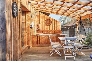 Gîte pour 11 personnes, avec jardin et jacuzzi dans Séreilhac