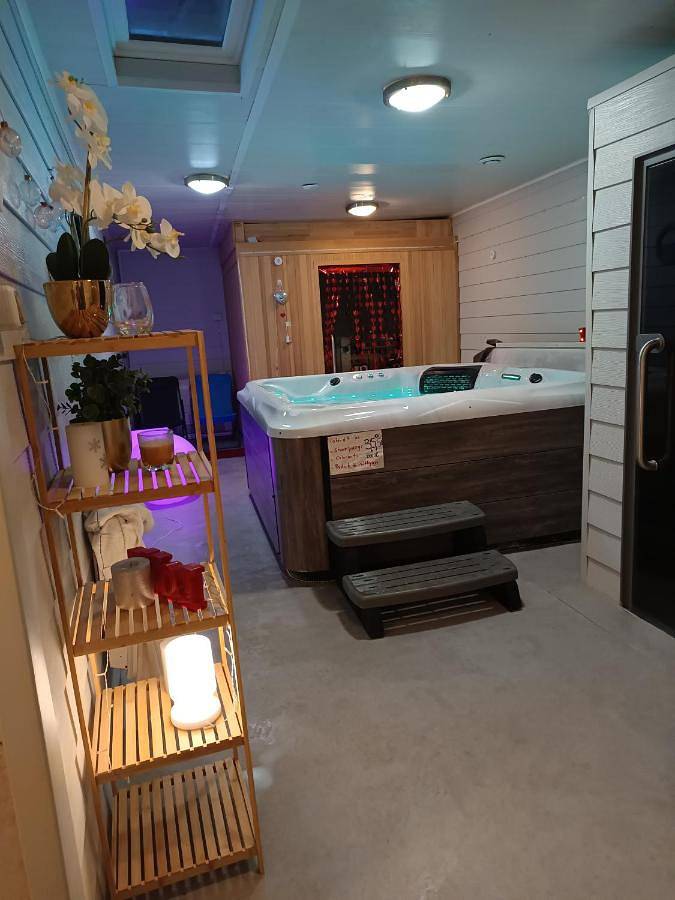 Gîte pour 8 personnes, avec jacuzzi à Raismes - 4