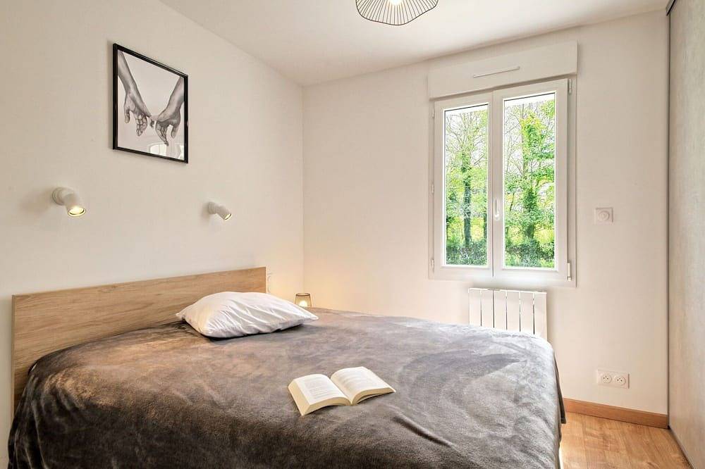 Wonderful private villa for 4 guests with Tv and terrace in Plougrescant, Pink Granite Coast