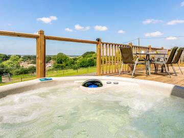 Log Cabin for 4 People in Hemswell, Lincolnshire, Photo 1