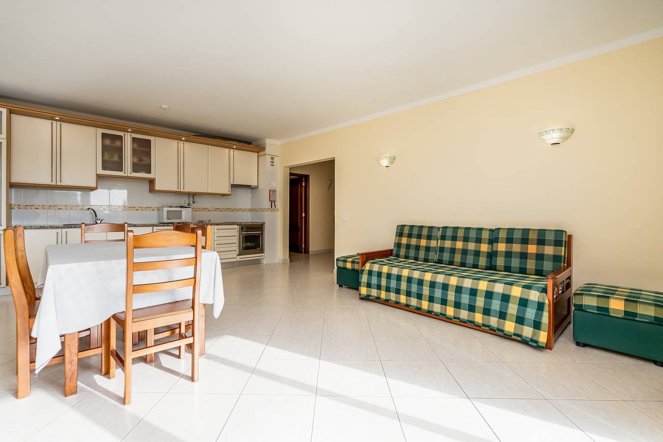 Apartamento entero, Apartamento 'Marachique 205' con vistas al mar, piscina compartida y jardín compartido in Alvor, Distrito de Faro