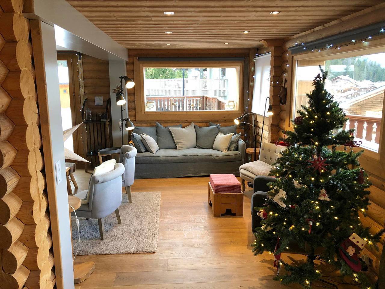 Charmantes Chalet de 200 m² in Courchevel, 15 Pers., 6 Zimmer, 6 Bäder, Balkon, Nähe Pisten. in La Tania, La Perrière