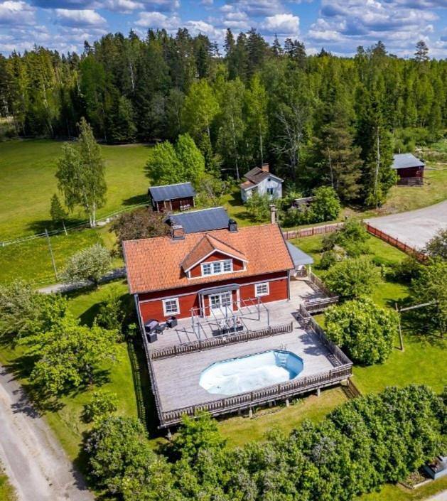 Villa för 5 Personer, med trädgård och terass, med husdjur i Lindesberg