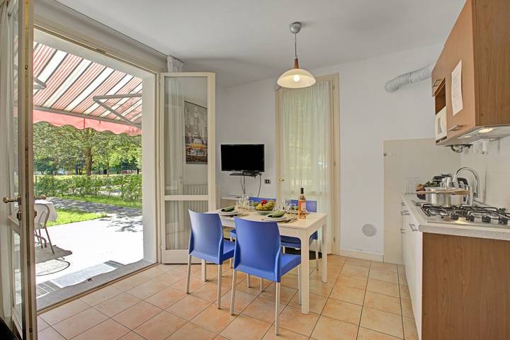 Ferienwohnung für 4 Personen, mit Terrasse und Kinderpool sowie Seeblick am Luganersee - 2