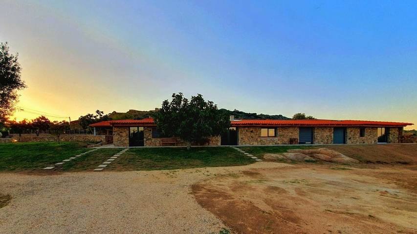 Location de vacances pour 2 personnes, avec piscine ainsi que jardin et terrasse dans Marialva - 3