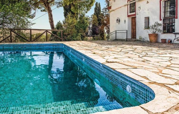 Casa rural con piscina para 22 personas, con vistas además de piscina y jardín, Se admiten mascotas en Campiña de Jerez - 3