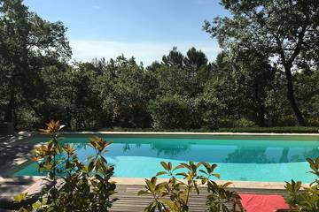 Location de vacances pour 8 personnes, avec terrasse et jardin à Pierrevert