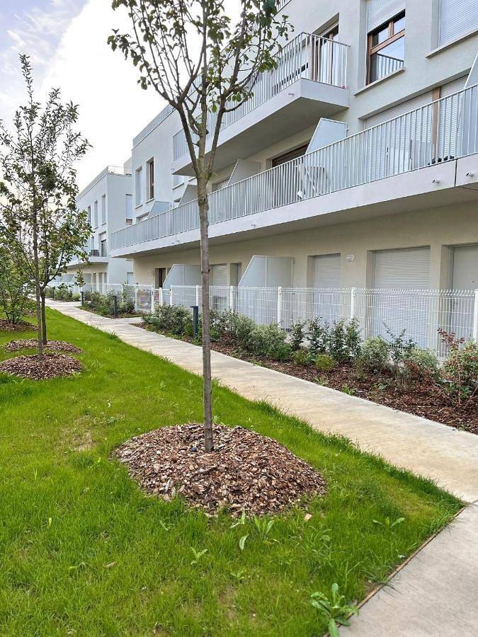 Gîte pour 2 personnes, avec terrasse ainsi que sauna et jacuzzi à Cergy - 3