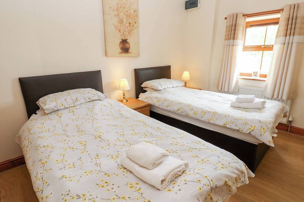 The Hayloft, pet friendly, with hot tub in Alston in North Pennines AONB