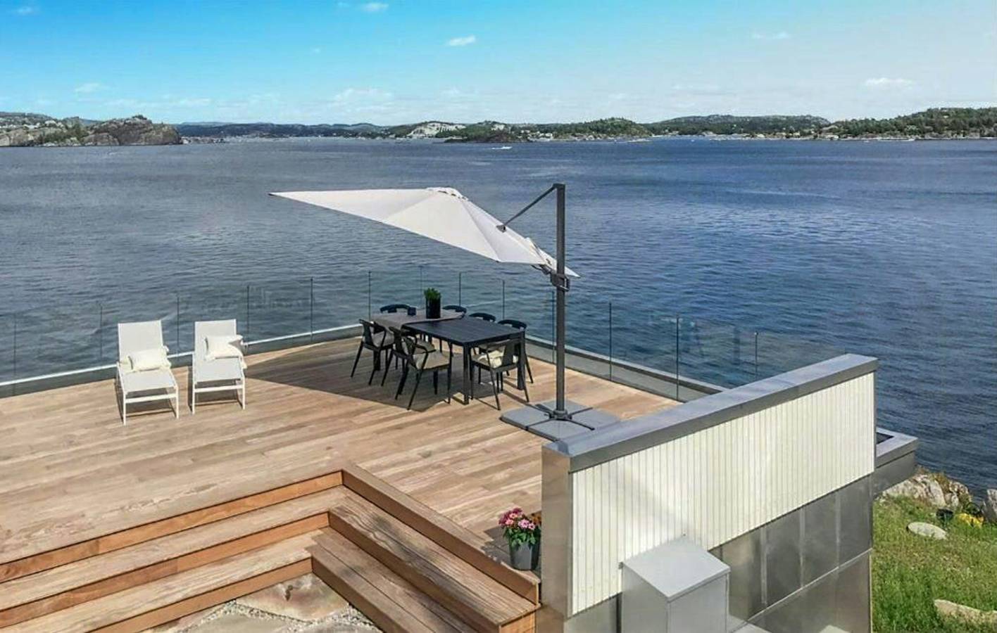 Ferienhaus mit eigenem Steg und Dachterrasse in Kragerø