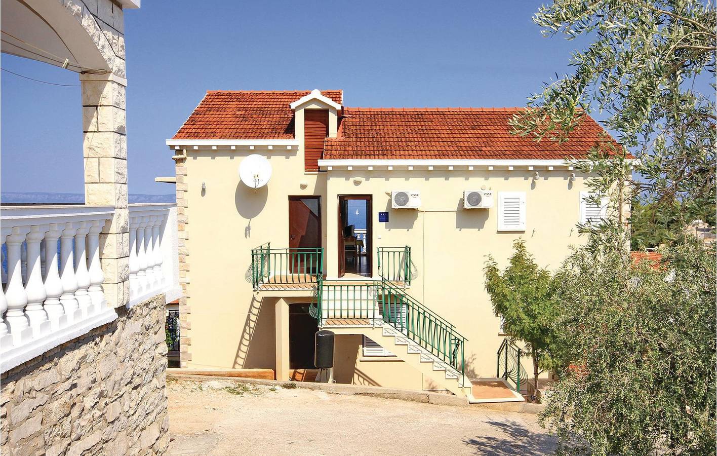 Ganze Ferienwohnung, Gemütlich, 2 km von der Küste entfernt: WLAN, Klimaanlage, Parkplatz, Terrasse und Küche! in Blato, Korcula