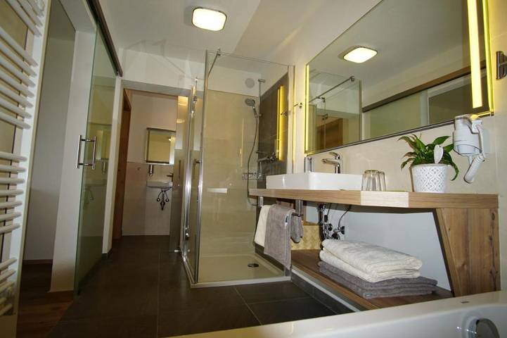 Hotel für 2 Personen, mit Balkon und Terrasse sowie Whirlpool und Garten in Straß im Attergau - 2