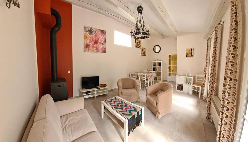 Location de vacances pour 4 personnes, avec vue ainsi que jardin et piscine à Eygaliers - 4