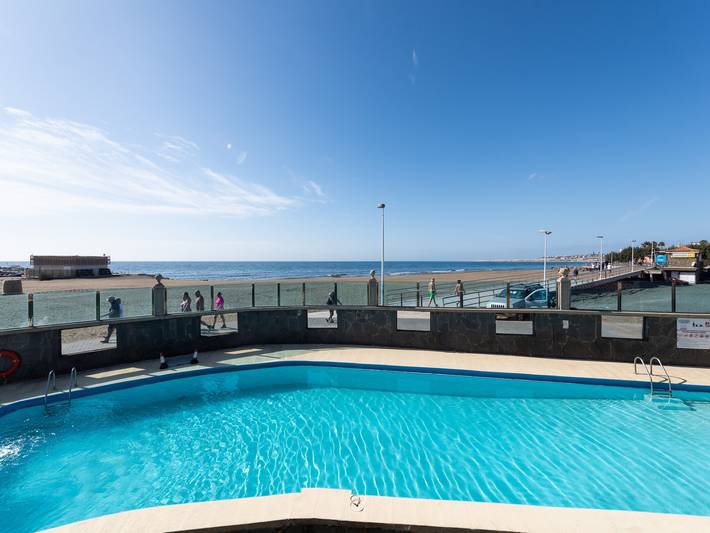 Apartamento para 4 personas, con Terraza además de Jardín y Piscina en Playa de las Burras