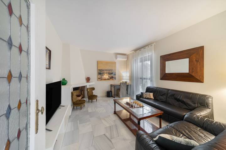 Villa Sevilla Giralda con piscina privada, Wi-Fi y aire acondicionado in Mairena del Aljarafe, Provincia de Sevilla