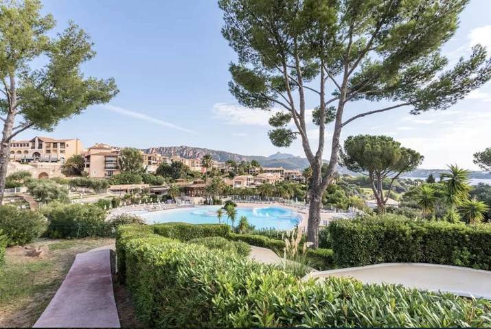 Location de vacances pour 4 personnes, avec terrasse dans Le Dramont