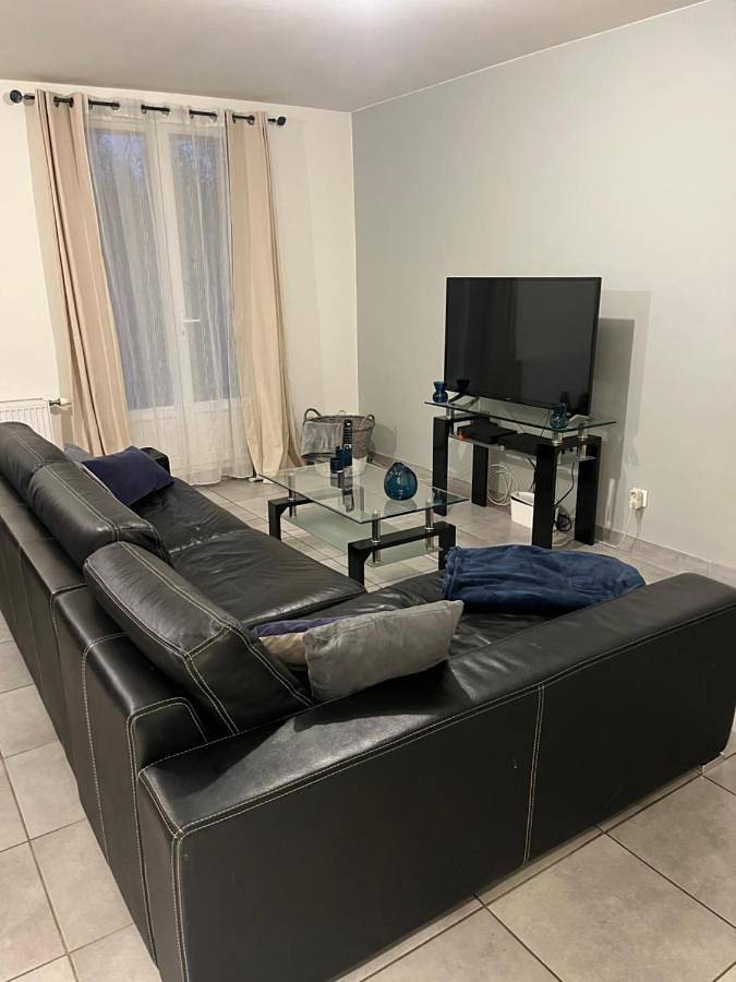 Location de vacances pour 4 personnes, avec Terrasse et Jardin à Vaulx-en-Velin