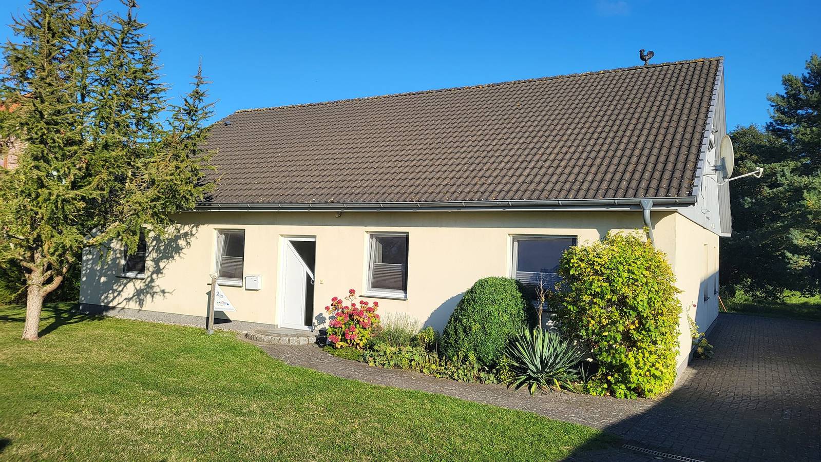 Ferienhaus 'Poolhaus Am Leuchtturm' mit privater Terrasse, privatem Garten und Wi-Fi in Bastorf, Neubukow-Salzhaff