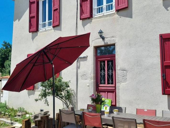 Gîte pour 6 personnes, avec terrasse et piscine dans Mornand-en-Forez