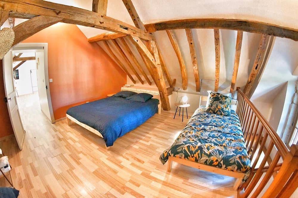Cosy house in the heart of the Perche Sarthe region in Bessé-sur-Braye, Sarthe