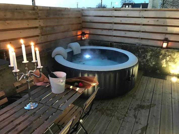 Location de vacances pour 20 personnes, avec Balcon et Jacuzzi ainsi que Terrasse et Vue à Audrieu