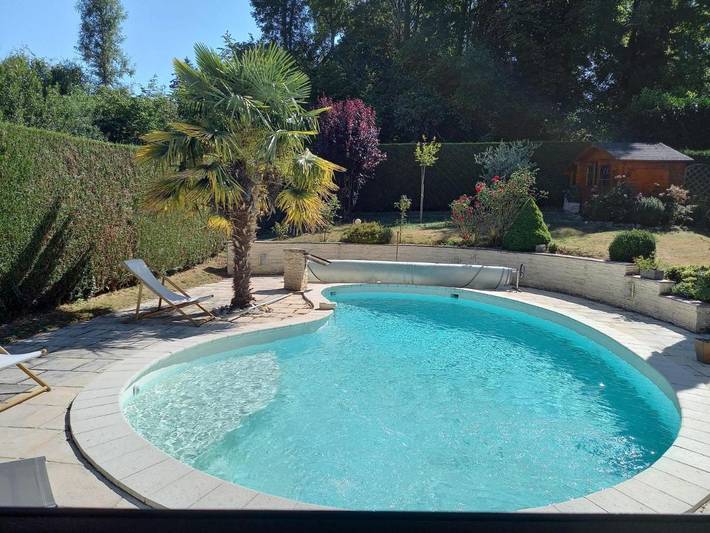 Gîte pour 2 personnes, avec terrasse ainsi que piscine et jardin à Oinville-sur-Montcient