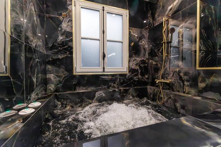 Location de vacances pour 2 personnes, avec terrasse et jacuzzi dans Gare de Nice ville - 4